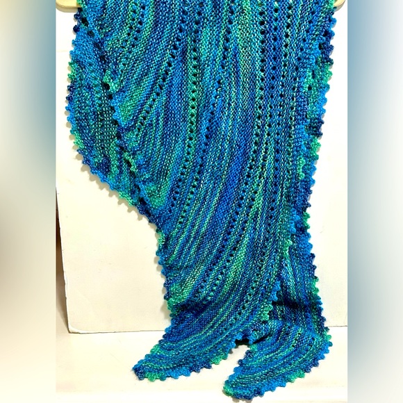 Hand Knit Shawl - Picture 1 of 2